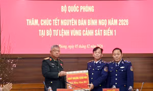 Bộ Quốc phòng kiểm tra công tác sẵn sàng chiến đấu và chúc Tết Vùng Cảnh sát biển 1