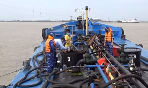 Vùng Cảnh sát biển 1 tạm giữ 25 ngàn lít dầu DO không rõ nguồn gốc