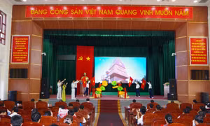 Một tiết mục văn nghệ trong hội thi "Dân vận khéo" của BTL Vùng 2 hải quân