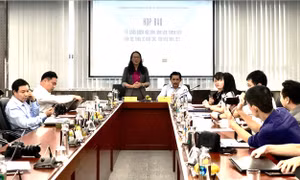 Thứ trưởng, Phó Chủ nhiệm Ủy ban Dân tộc Hoàng Thị Hạnh phát biểu tại cuộc họp báo