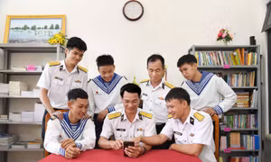 Hải quân đi đầu trong phong trào ‘Bình dân học vụ số’