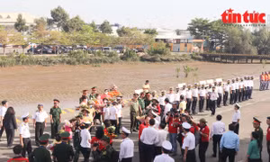 Đoàn công tác TP Hồ Chí Minh lên đường thăm và tặng quà quân dân huyện đảo Trường Sa và Nhà giàn DK1