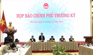 Thứ trưởng Bộ Xây dựng Nguyễn Văn Sinh cung cấp thông tin tại cuộc họp báo