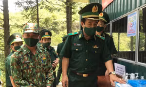 Bộ đội Biên phòng tỉnh Cao bằng bắt giữ người nhập cảnh trái phép qua biên giới.
