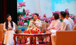 Giao lưu điển hình tiên tiến ‘Những bông hoa biển’