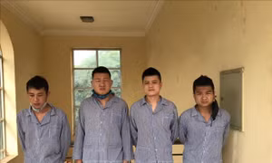 Rạng sáng 7/5/2021, Công an tỉnh Tuyên Quang đã phát hiện, bắt giữ 14 người Trung Quốc nhập cảnh trái phép vào Việt Nam. Ảnh: TTXVN phát.