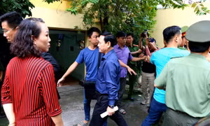 Nóng tuần qua: Xử lý thích đáng những cán bộ, giáo viên có hành vi thiếu chuẩn mực