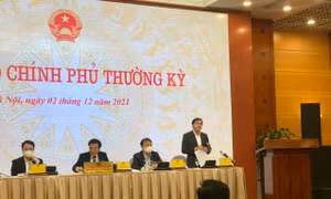 Thứ trưởng Bộ Y tế Trần Văn Thuấn: Dịch bệnh COVID-19 còn diễn biến rất phức tạp, sẽ có kế hoạch tiêm vaccine mũi 3