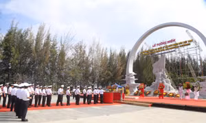 Dâng hương tưởng niệm các anh hùng, liệt sĩ Gạc Ma