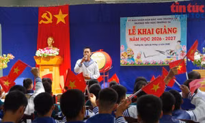 Rộn ràng ngày khai giảng năm học mới ở Đặc khu Trường Sa