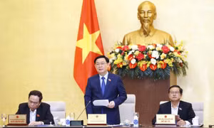 Chiều 27/4/2021, Chủ tịch Quốc hội Vương Đình Huệ chủ trì Phiên họp thứ 55 của Ủy ban Thường vụ Quốc hội. Ảnh: Doãn Tấn/TTXVN