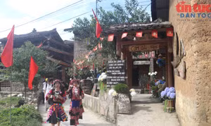Sình Dỉ Gai - ‘Người gác cổng’ nơi địa đầu Tổ quốc và hành trình làm giàu từ đá xám