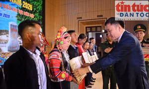 Những 'ngọn hải đăng' bản làng nơi biên cương