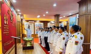 Vùng 4 Hải quân giáo dục truyền thống nhân kỷ niệm 50 năm 