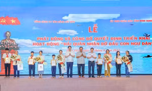 Tổng công ty Tân Cảng Sài Gòn nhận đỡ đầu con ngư dân tại Bình Định