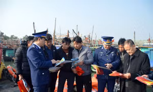 Cảnh sát biển mang Xuân yêu thương đến với đồng bào vùng lũ