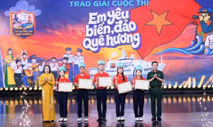 Đại tướng Phan Văn Giang dự đêm Gala và trao giải cuộc thi ‘Em yêu biển, đảo quê hương’