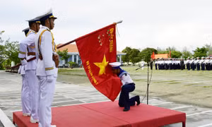 Phút giây hạnh phúc trong lễ tuyên thệ chiến sĩ mới vùng 5 Hải quân