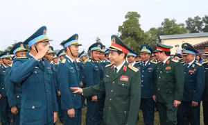 Đại tướng, Bộ trưởng Quốc phòng Phan Văn Giang và sĩ quan các đơn vị trong sư đoàn 371 tại lễ phát động