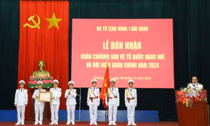 Vùng 1 Hải quân nhận Huân chương Bảo vệ Tổ quốc hạng Nhì