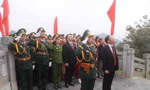 Thiêng liêng lễ thượng cờ tại Cột cờ Quốc gia Lũng Cú ngày đầu năm mới