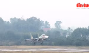 Xem ‘Hổ mang chúa’ Su-30MK2 hợp luyện bay trình diễn phục vụ Triển lãm Quốc phòng quốc tế Việt Nam 2022 