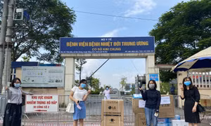 Vừa làm báo, vừa là tình nguyện viên trong dịch