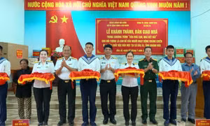 Hải quân khánh thành, bàn giao 4 căn nhà cho các gia đình chính sách