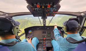 Máy bay của Công ty Trực thăng miền Bắc chuyển hàng cứu trợ vùng lũ Cao Bằng