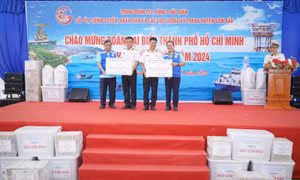 Mang tình cảm của Thành phố mang tên Bác đến với các đảo Tây Nam và Nhà giàn DK1/10