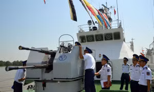 Cảnh sát biển thi tàu tốt