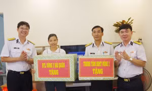 Hải quân trao nhà đồng đội cho quân nhân có hoàn cảnh khó khăn