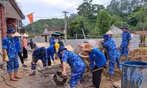 Vùng Cảnh sát biển 1 giúp dân xây dựng nông thôn mới tại Hà Tĩnh