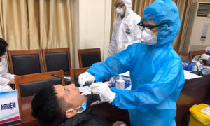 Phóng viên báo chí phục vụ Đại hội XIII của Đảng được xét nghiệm COVID-19