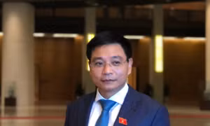 Tân Bộ trưởng Bộ GTVT Nguyễn Văn Thắng trả lời báo chí bên hành lang Quốc hội chiều 21/10