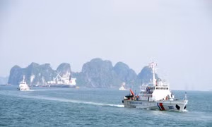 Vùng Cảnh sát biển 1 huấn luyện chiến thuật vòng tổng hợp và bắn súng pháo trên biển