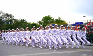 Khoảng 200 cán bộ, chiến sĩ Hải quân diễu binh, diễu hành kỷ niệm 70 năm giải phóng Hải Phòng