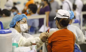 Ngày 25/6, Việt Nam ghi nhận 305 ca mắc COVID-19; TP Hồ Chí Minh có 667 trường hợp nghi nhiễm đang tiếp tục theo dõi