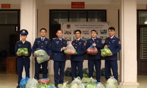 Cảnh sát biển chung tay giải cứu nông sản cho người dân 