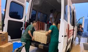 Những hình ảnh đầu tiên về các y bác sĩ lên đường đón công dân Việt Nam tại Guinea Xích đạo về nước