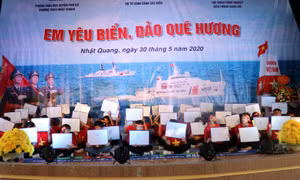 Bộ Tư lệnh Cảnh sát biển Việt Nam tổ chức cuộc thi ‘Em yêu biển, đảo quê hương’ 