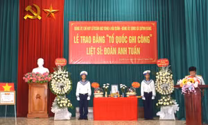 Vùng 4 Hải quân tổ chức Lễ công bố quyết định và trao Bằng ‘Tổ quốc ghi công’ 
