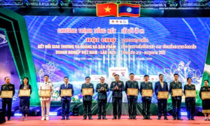 Thắt chặt tình đoàn kết hữu nghị Việt Nam - Lào thông qua Hội chợ kết nối giao thương