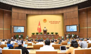 Chiều 26/10, Đại tướng Phan Văn Giang  - Bộ trưởng Bộ Quốc phòng đọc Tờ trình dự án Luật Phòng thủ dân sự trước Quốc hội