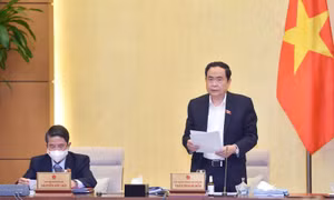 Nâng thời gian làm thêm giờ là biện pháp tình thế để phục hồi kinh tế