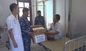 Bệnh xá đảo Sinh Tồn Đông và Song Tử Tây cấp cứu 4 ngư dân 