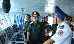 Củng cố, xây dựng thế trận quốc phòng toàn dân trên biển ngày càng vững chắc