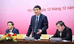 Đồng chí Nguyễn Đắc Vinh - Chủ nhiệm Ủy ban Văn hóa, Giáo dục của Quốc hội cung cấp thông tin tới báo chí tại cuộc họp báo.