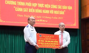 Cảnh sát biển Việt Nam và tỉnh Thừa Thiên - Huế ký kết chương trình ‘Cảnh sát biển đồng hành với ngư dân’