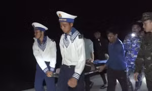 Bệnh xá đảo Song Tử Tây cấp cứu ngư dân bị giảm áp suất khi lặn khai thác hải sản